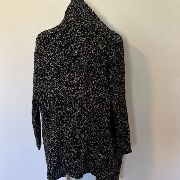 Long cardigan. - Picture 4 of 5